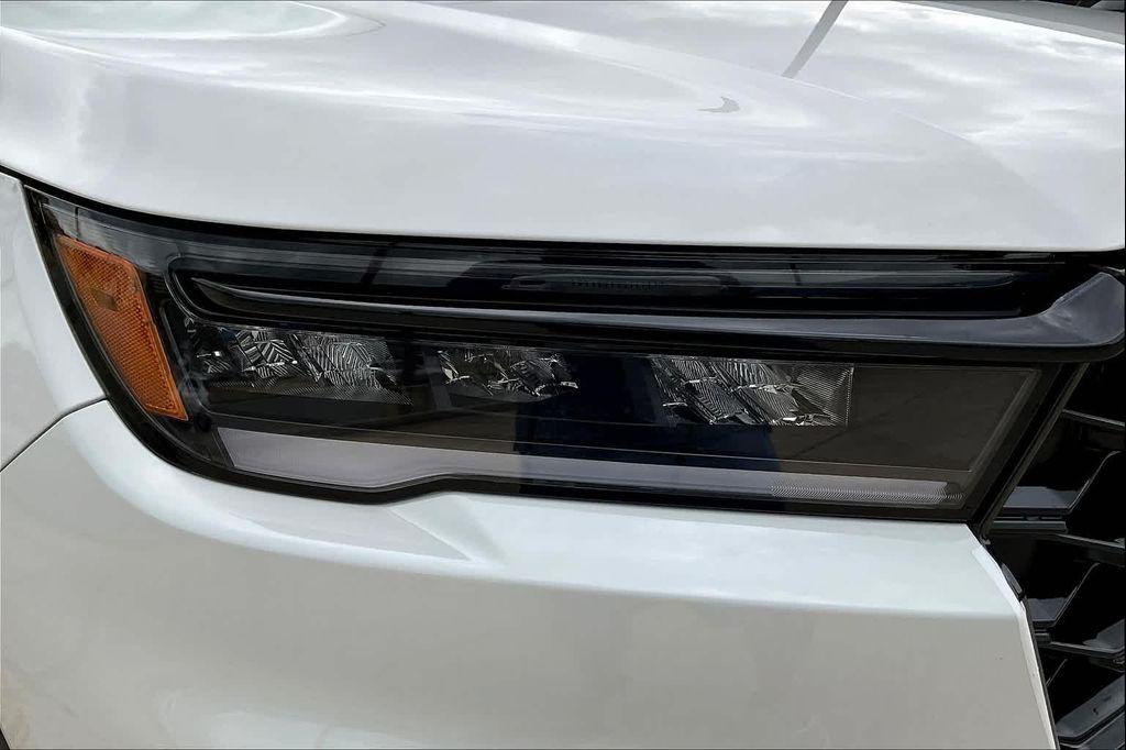 new 2025 Honda Pilot car, priced at $49,805