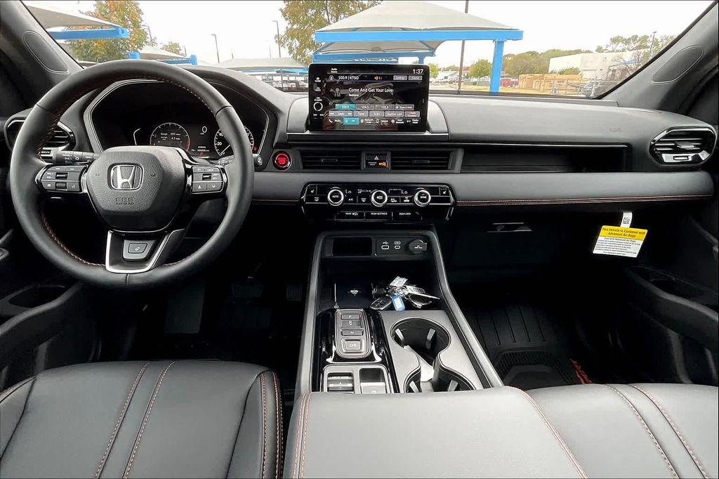 new 2025 Honda Pilot car, priced at $49,805