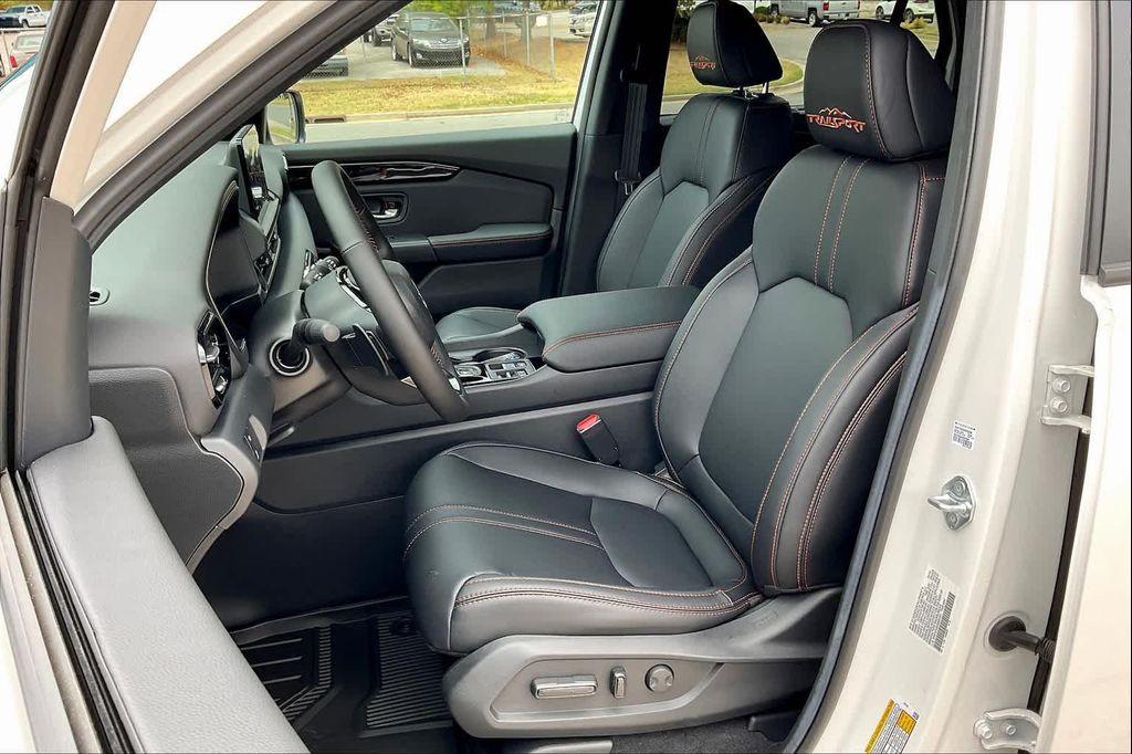 new 2025 Honda Pilot car, priced at $49,805