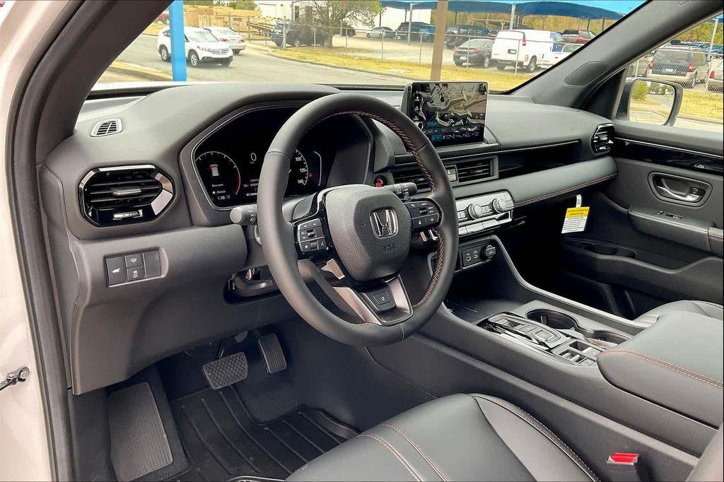 new 2025 Honda Pilot car, priced at $49,805