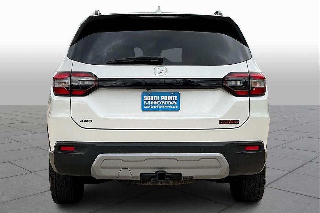 new 2025 Honda Pilot car, priced at $49,805