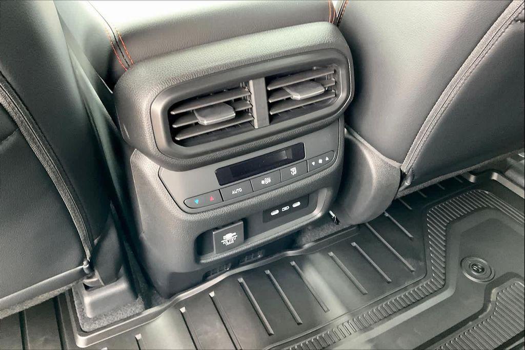 new 2025 Honda Pilot car, priced at $49,805