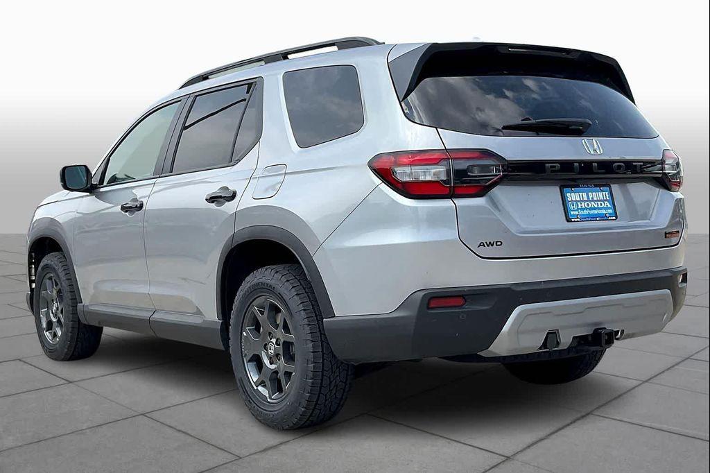 new 2025 Honda Pilot car, priced at $49,875