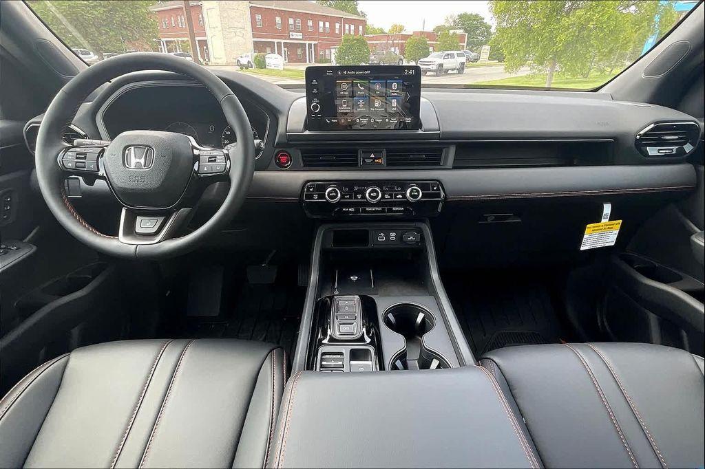 new 2025 Honda Pilot car, priced at $49,875