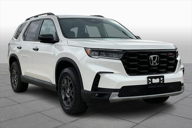 new 2025 Honda Pilot car, priced at $50,950