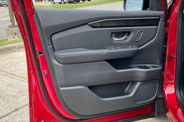 new 2025 Honda Pilot car, priced at $54,985