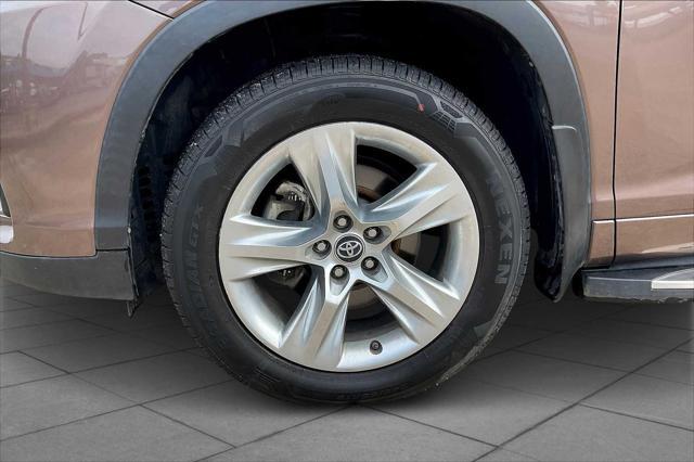 used 2017 Toyota Highlander car, priced at $17,999