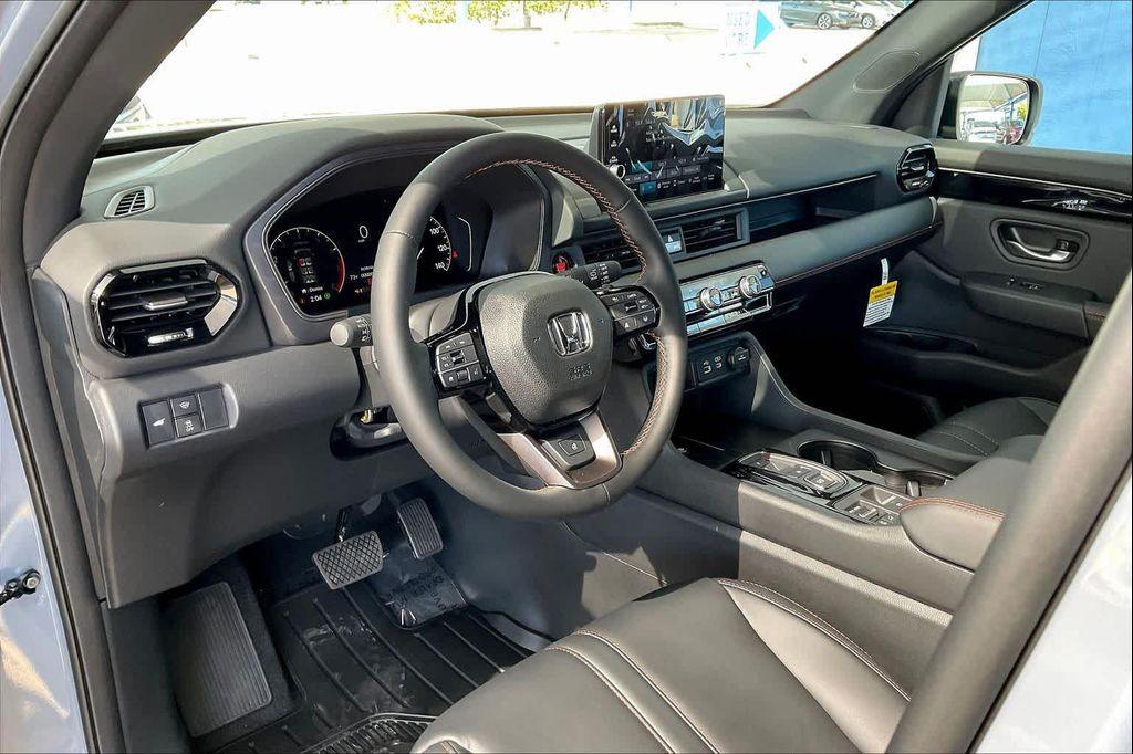 new 2025 Honda Pilot car, priced at $49,850