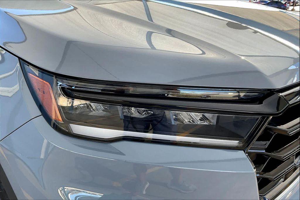 new 2025 Honda Pilot car, priced at $49,850