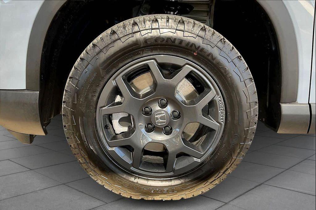 new 2025 Honda Pilot car, priced at $49,850