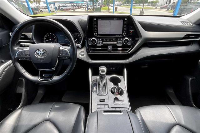 used 2021 Toyota Highlander car, priced at $30,999