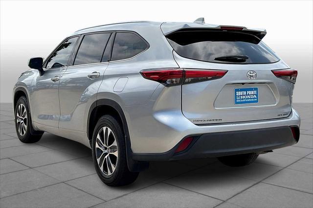 used 2021 Toyota Highlander car, priced at $30,999