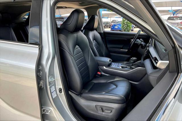 used 2021 Toyota Highlander car, priced at $30,999