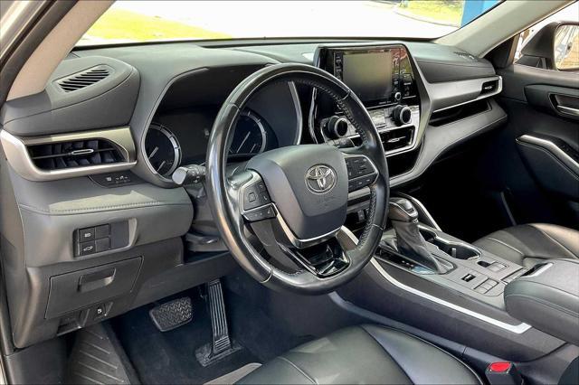 used 2021 Toyota Highlander car, priced at $30,999