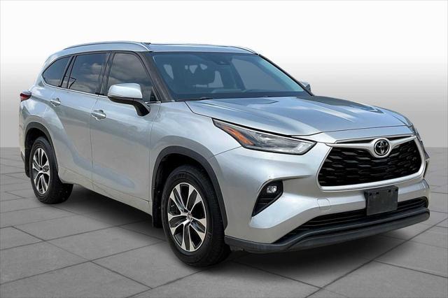 used 2021 Toyota Highlander car, priced at $30,999