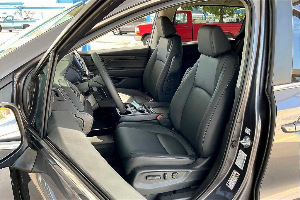 new 2026 Honda Odyssey car, priced at $44,290