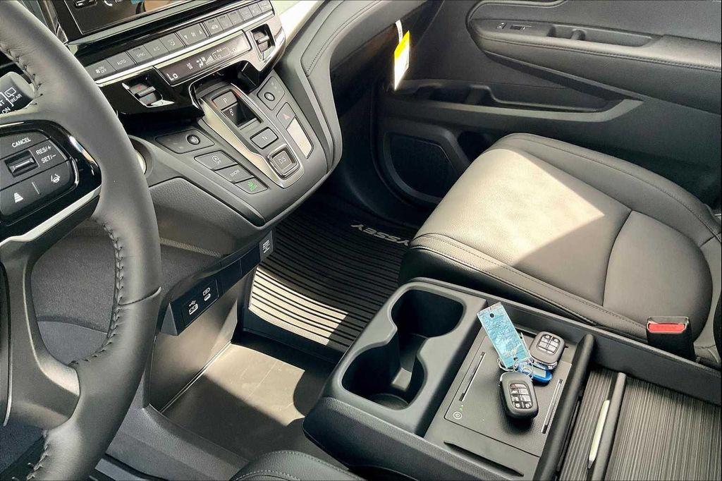 new 2026 Honda Odyssey car, priced at $44,290