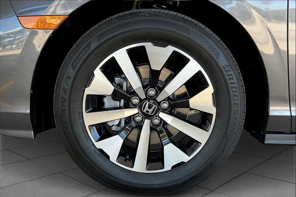 new 2026 Honda Odyssey car, priced at $44,290