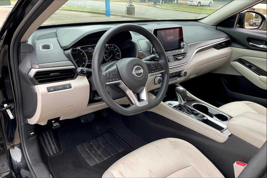 used 2023 Nissan Altima car, priced at $20,999
