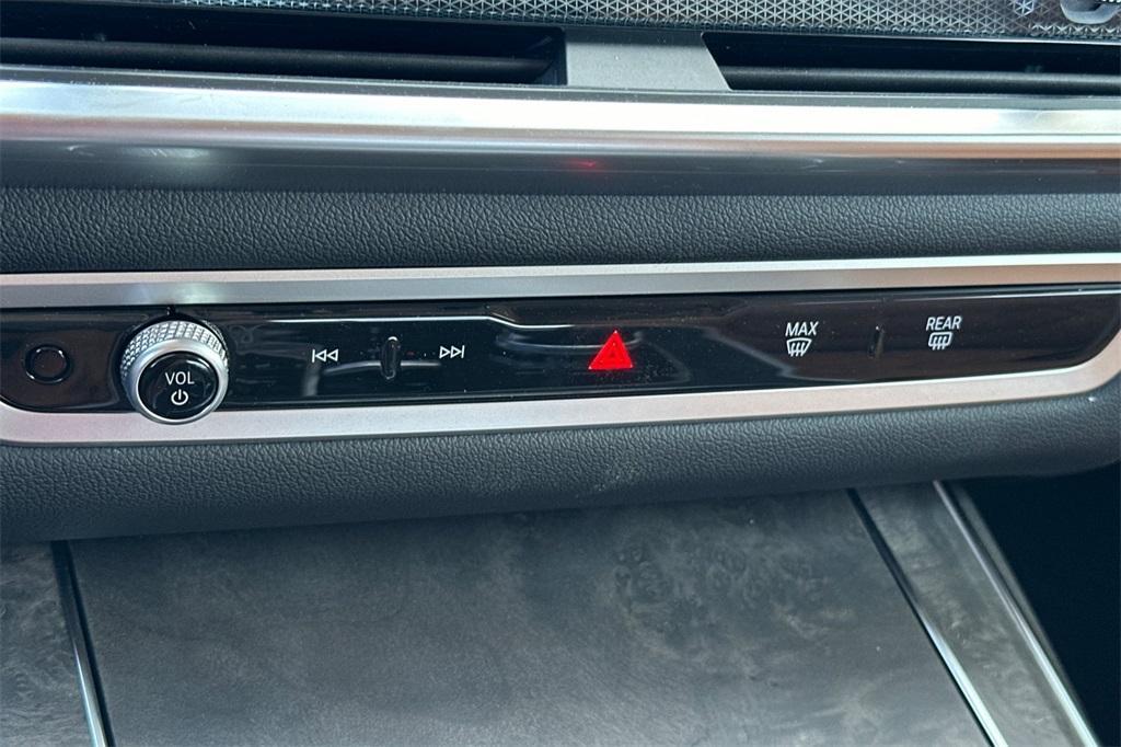 new 2025 BMW X7 car, priced at $90,200