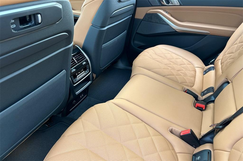new 2025 BMW X7 car, priced at $90,200