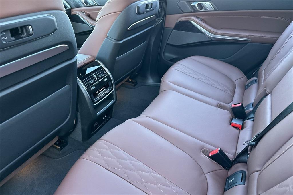 new 2026 BMW X7 car, priced at $122,350