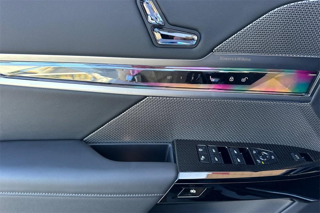 new 2025 BMW 760 car, priced at $136,575