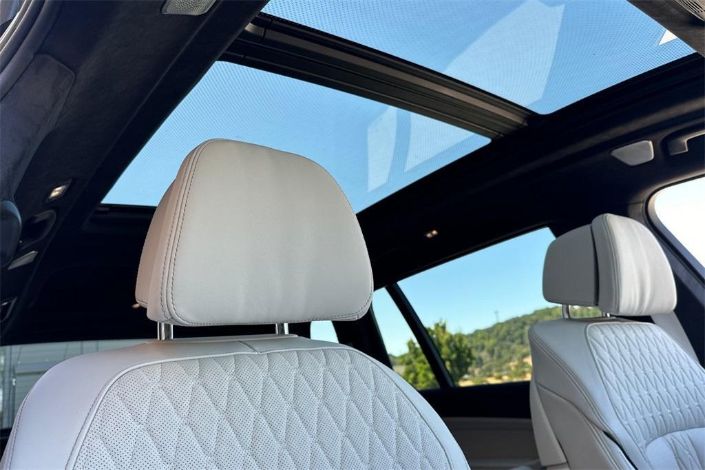 new 2026 BMW X7 car, priced at $123,275