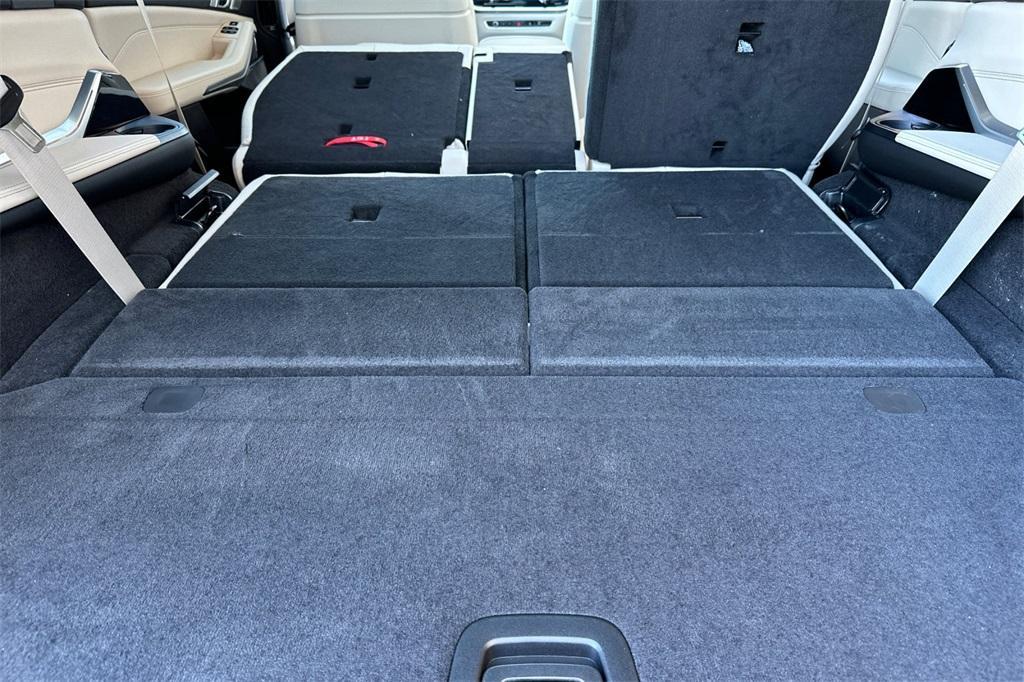 new 2026 BMW X7 car, priced at $123,275
