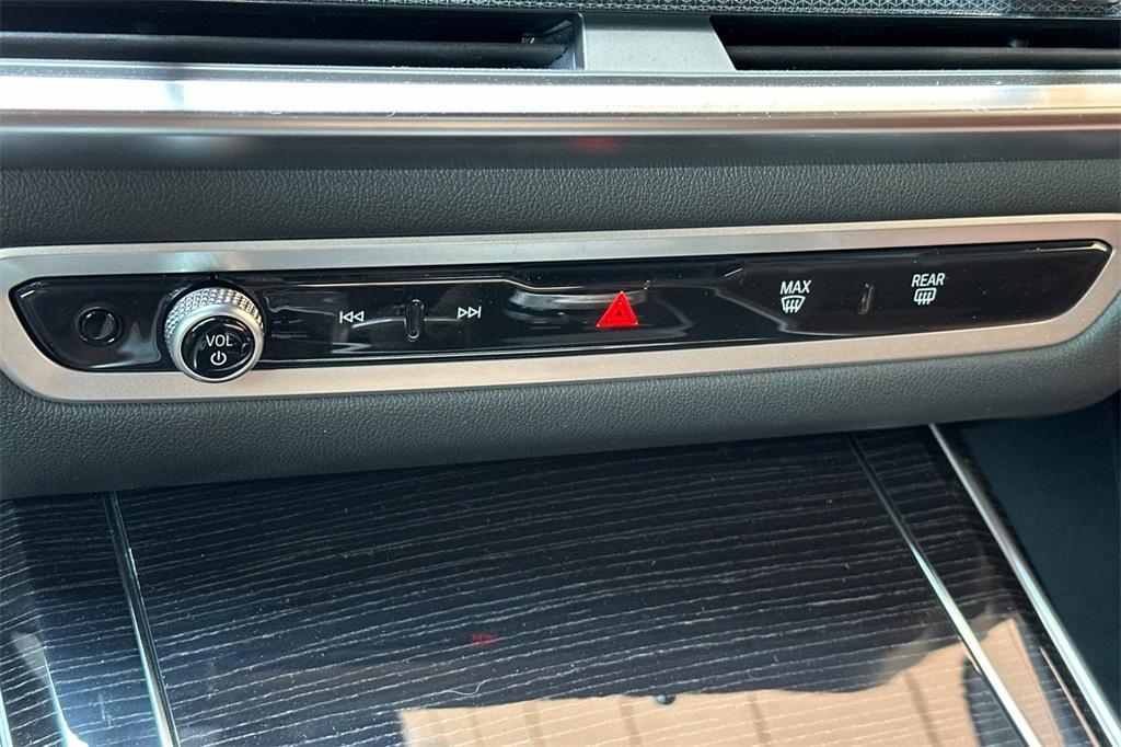 new 2025 BMW X7 car, priced at $101,585