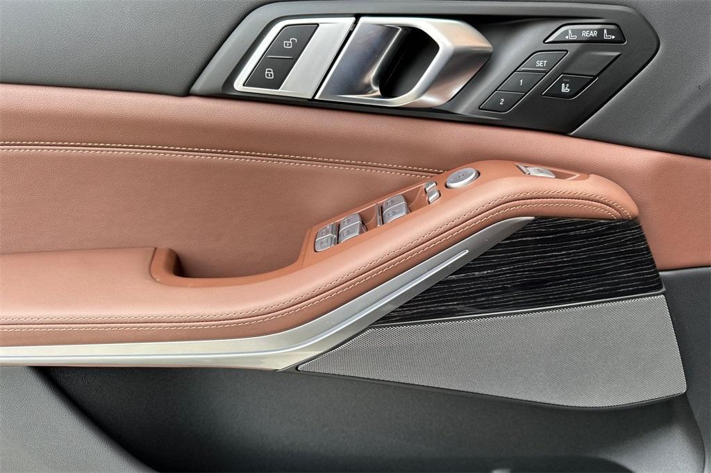 new 2025 BMW X7 car, priced at $101,585