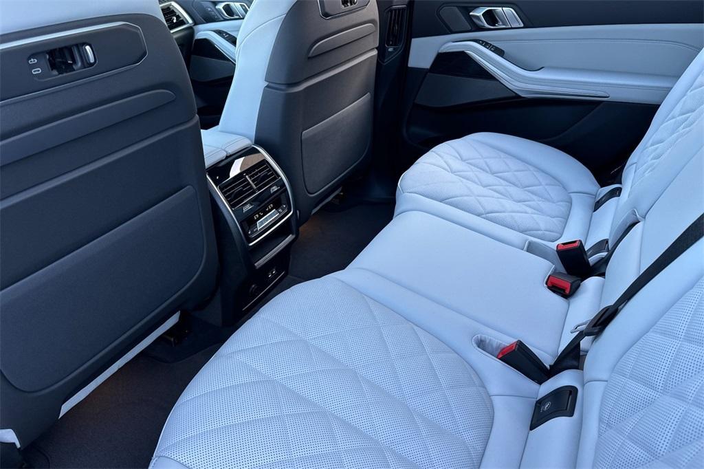 new 2026 BMW X7 car, priced at $101,725