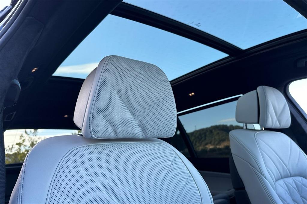 new 2026 BMW X7 car, priced at $101,725