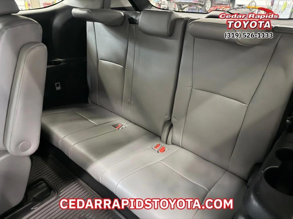 used 2022 Toyota Highlander car, priced at $35,891