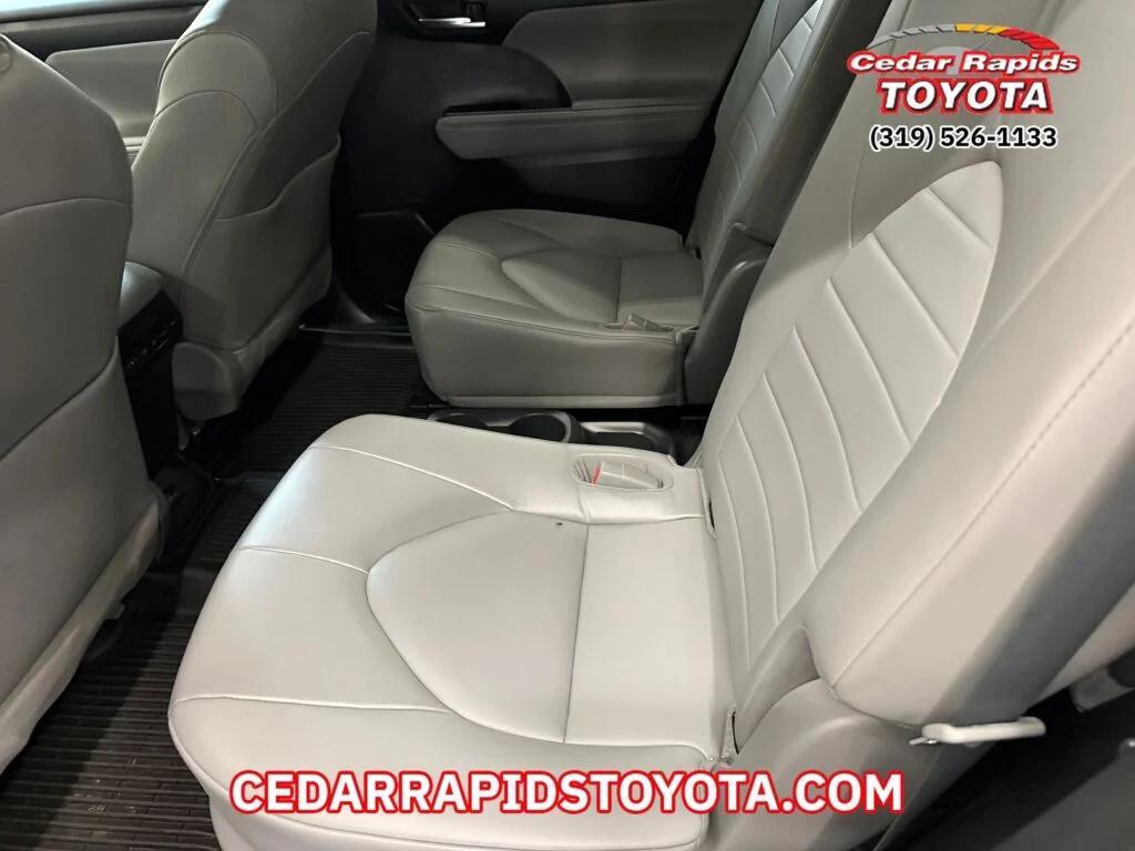 used 2022 Toyota Highlander car, priced at $35,891