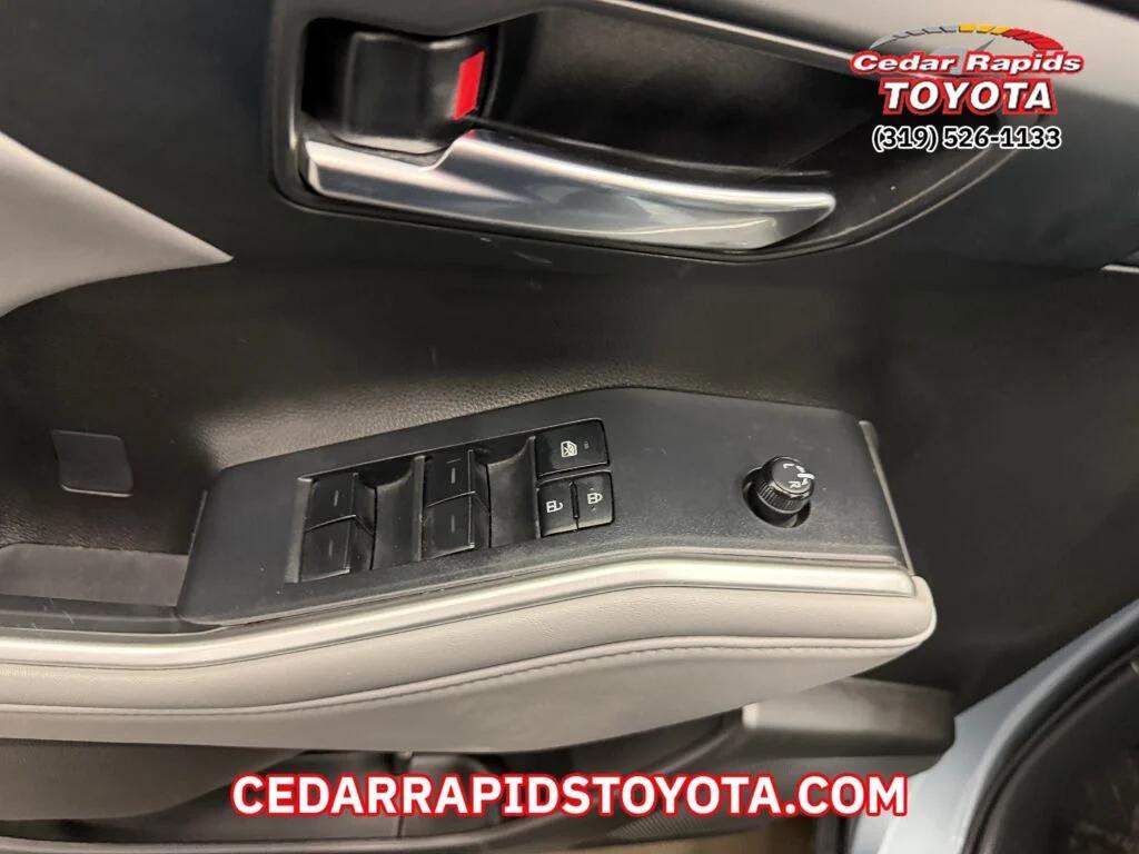 used 2022 Toyota Highlander car, priced at $35,891