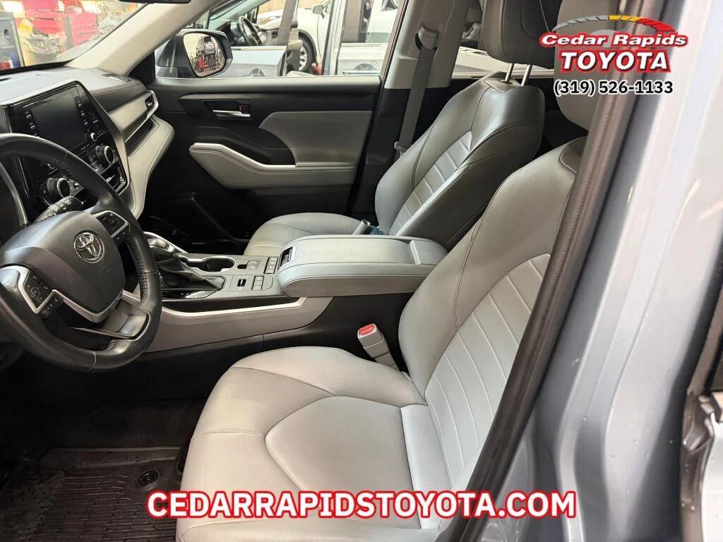 used 2022 Toyota Highlander car, priced at $35,891