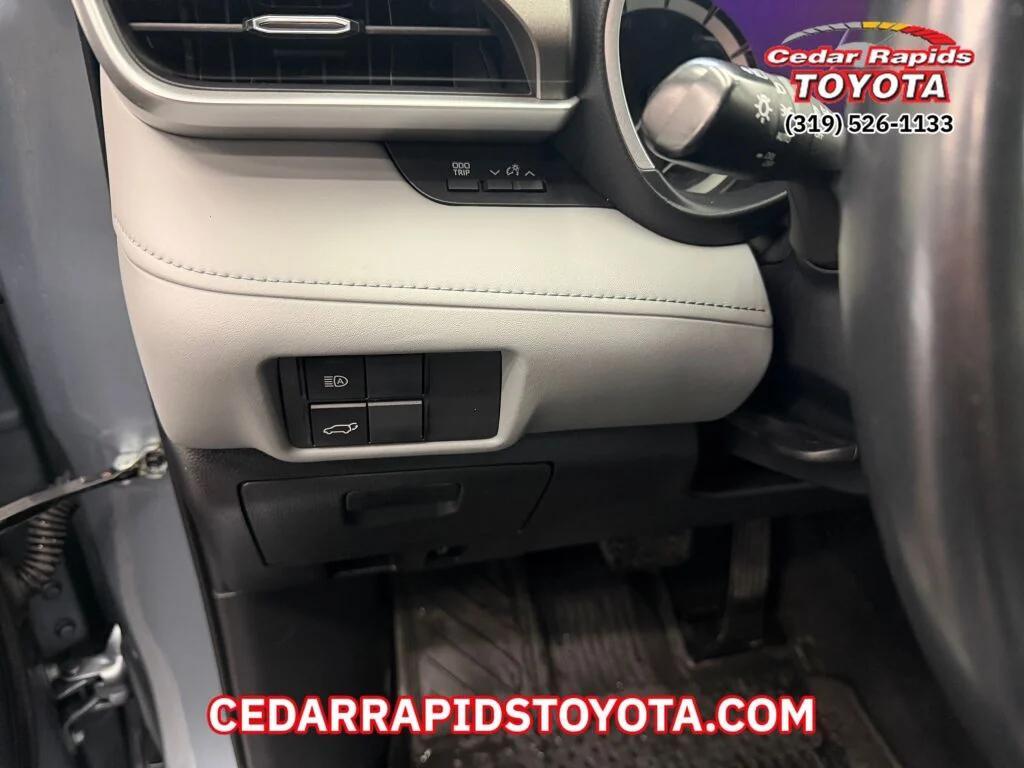 used 2022 Toyota Highlander car, priced at $35,891