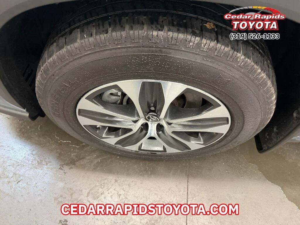 used 2022 Toyota Highlander car, priced at $35,891