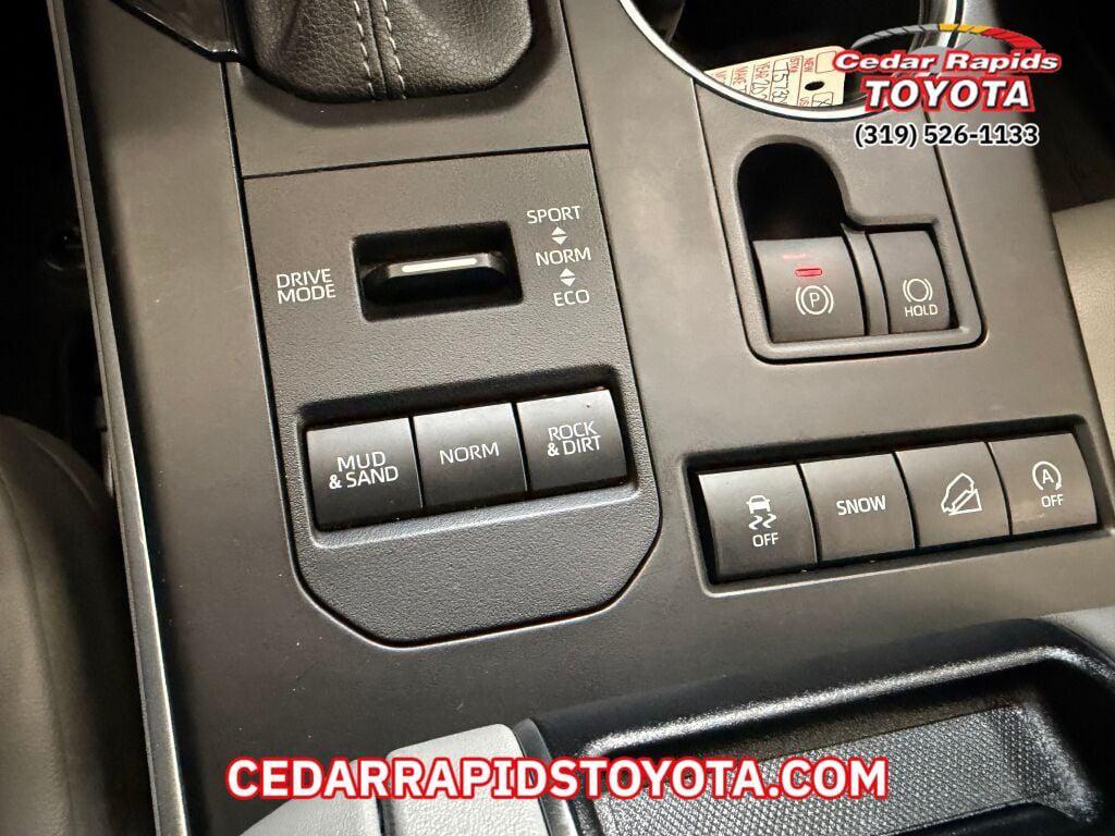 used 2022 Toyota Highlander car, priced at $35,891