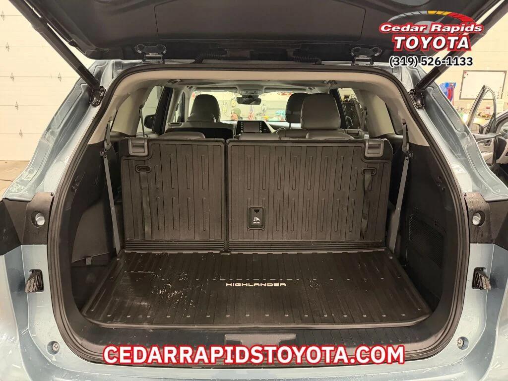 used 2022 Toyota Highlander car, priced at $35,891