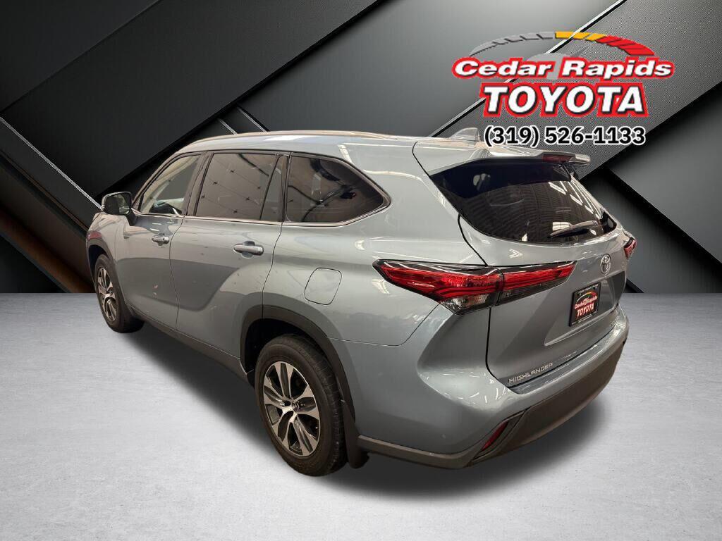 used 2022 Toyota Highlander car, priced at $35,891