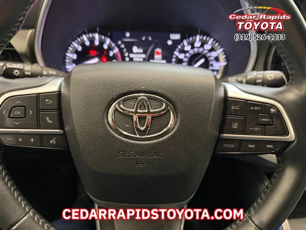 used 2022 Toyota Highlander car, priced at $35,891