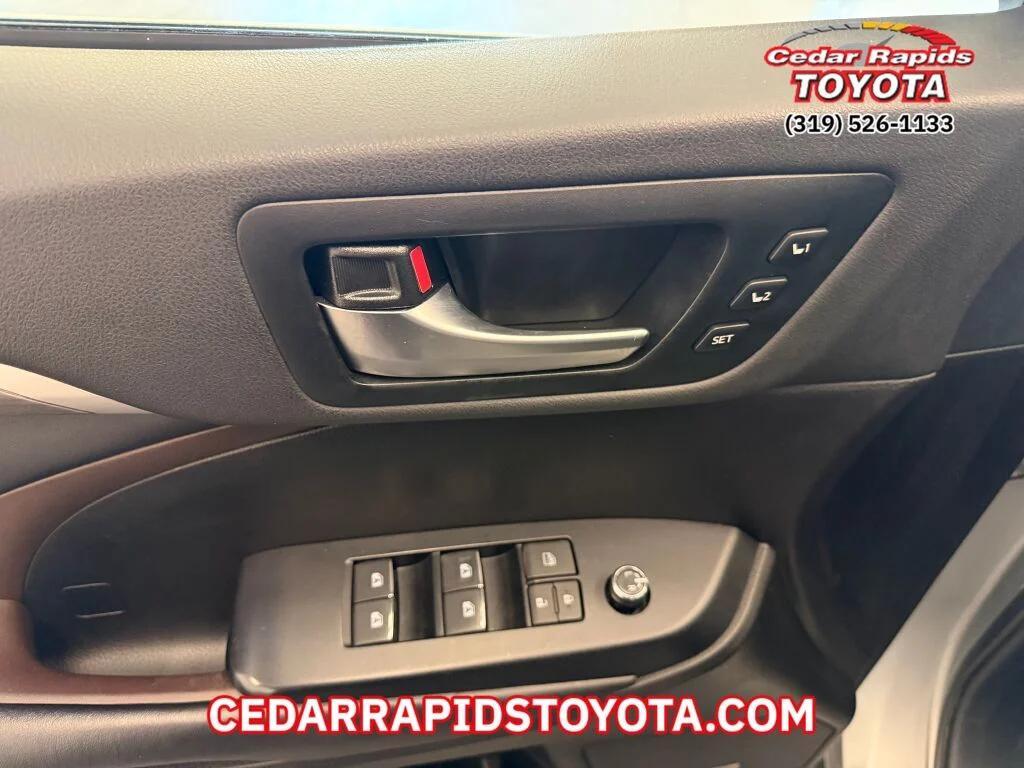 used 2019 Toyota Highlander car, priced at $29,993