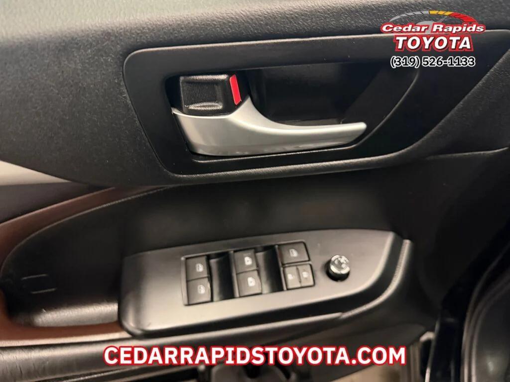 used 2017 Toyota Highlander car, priced at $22,425