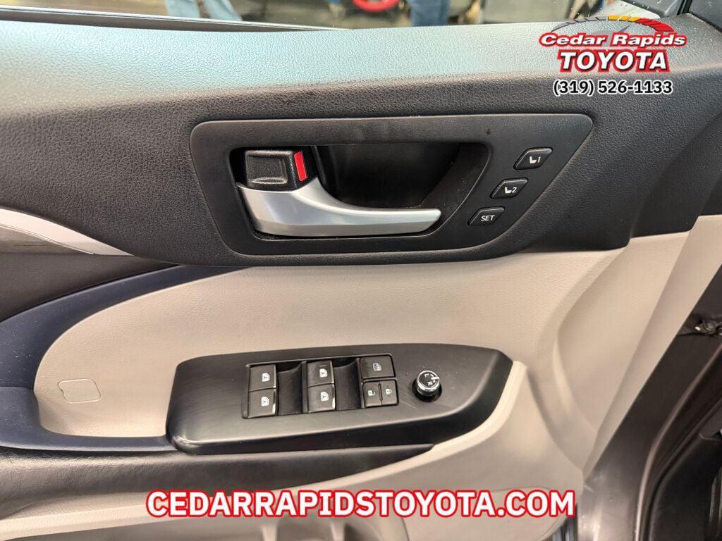 used 2017 Toyota Highlander Hybrid car, priced at $23,866