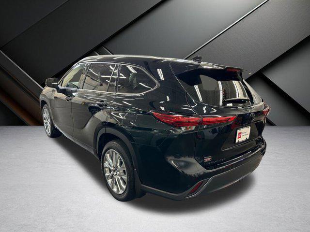 used 2021 Toyota Highlander car, priced at $39,912