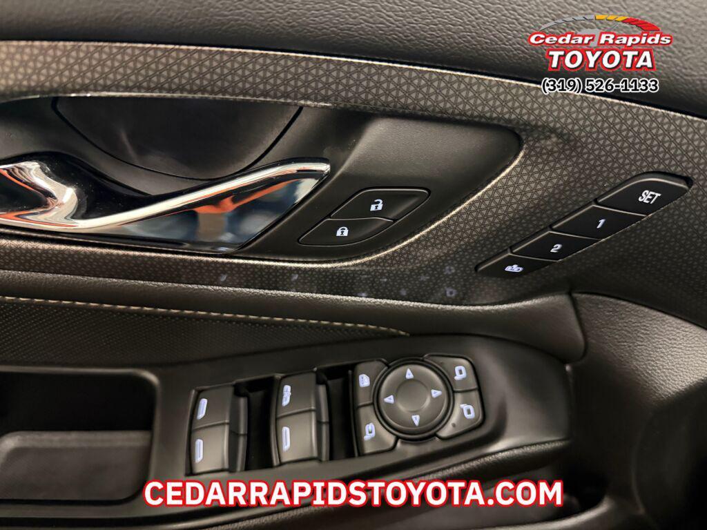 used 2022 Chevrolet Traverse car, priced at $35,775