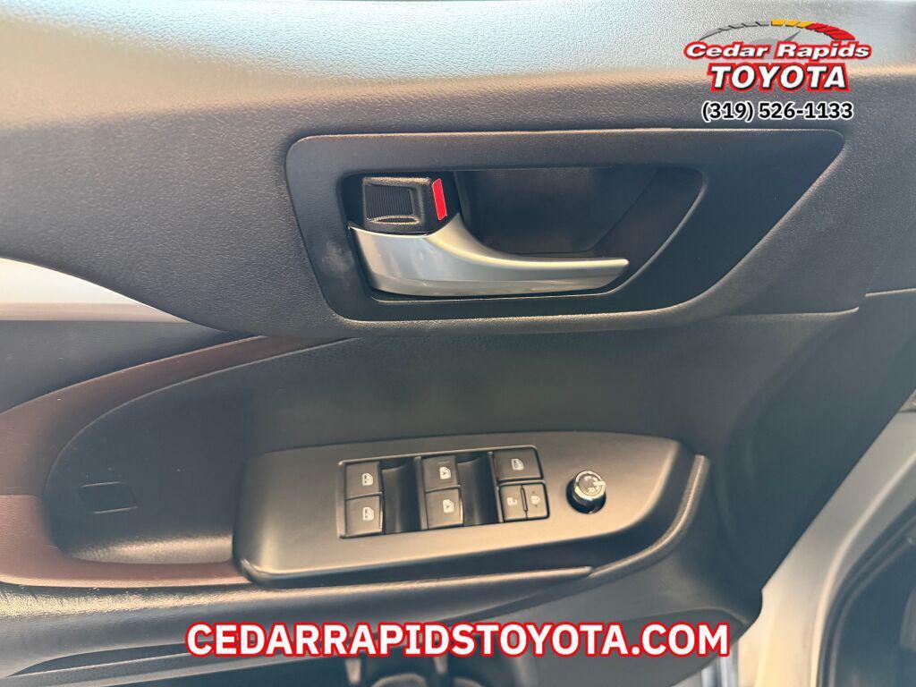 used 2019 Toyota Highlander car, priced at $28,793