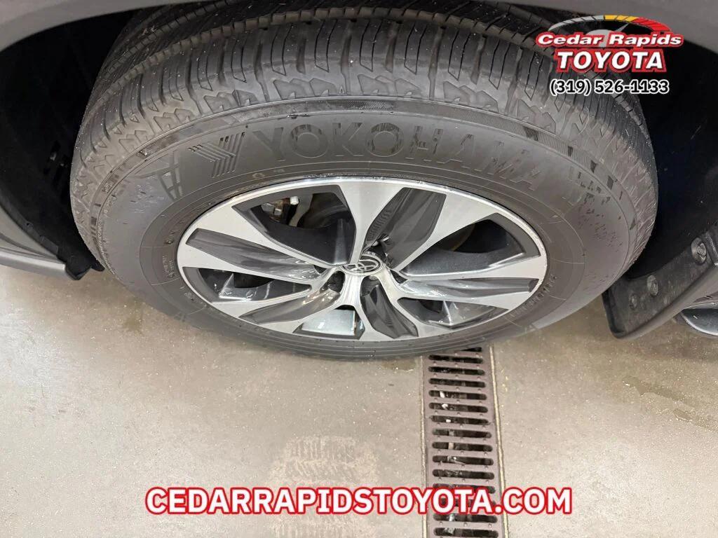 used 2020 Toyota Highlander car, priced at $34,512